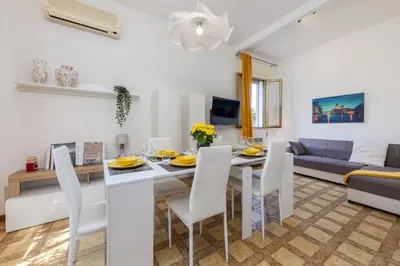 Area soggiorno di Gate1-MarcoPoloAirport-3 Camere da letto-Wifi-Netflix-15' da Venezia