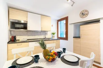 Cucina o angolo cottura di La casa perfetta per le vacanze