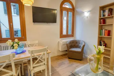 Area soggiorno di Ecco Suites Apartments