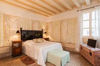 Letto o letti in una camera di Explore Venice from a Sophisticated Hideaway in San Polo