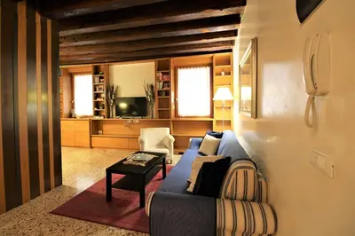 Area soggiorno di San Marco charming apartment with canal view