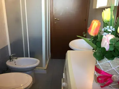 Bagno di Cozy apartment with balcony-Beahost