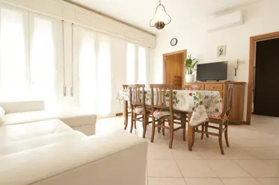 TV o dispositivi per l'intrattenimento presso 12 Accesso - Home Immobiliare Jesolo