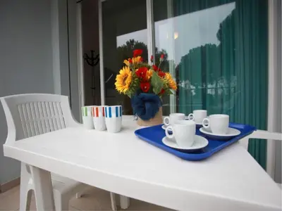 Set per la preparazione di tè e caffè presso Modern flat by the beach-Beahost