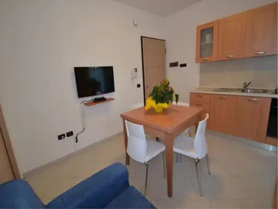 Cucina o angolo cottura di Modern flat with private garden