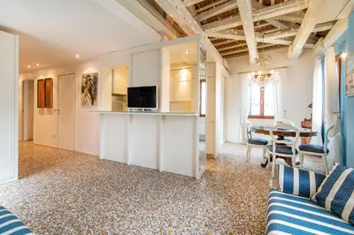 TV o dispositivi per l'intrattenimento presso Friari Suite-Luxury apt. close to Rialto Bridge
