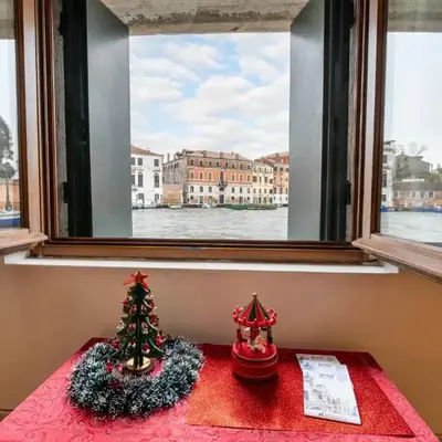 Rubino Flat Canal View