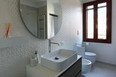 Bagno di Domus Biennale, Modern apartment in Venice centre.