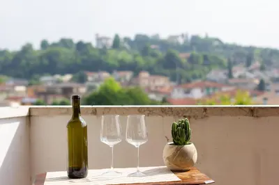 Bevande di Centralissimo con vista colline
