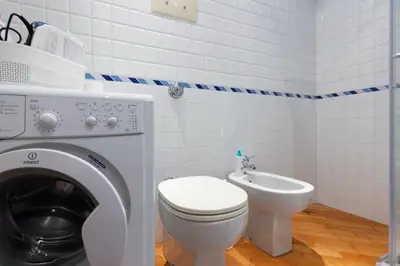 Bagno di Centralissimo con vista colline